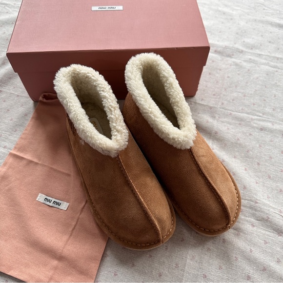 Miu Miu Suede Ankle Boots With Fur Lining - Picture 6 of 8